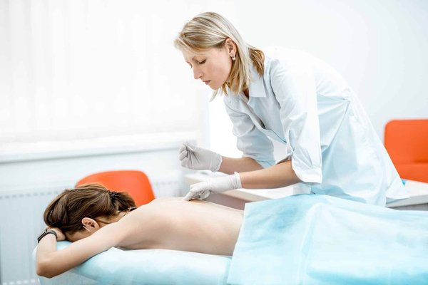 Quels sont les avantages de l'acupuncture pour la gestion des douleurs pendant la grossesse ?